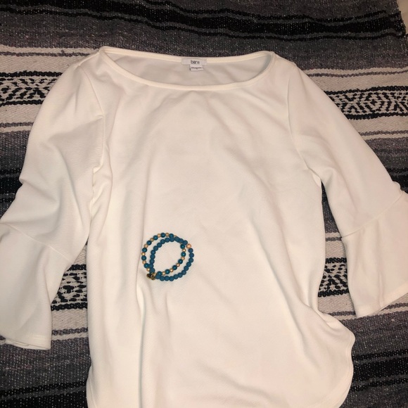 White woman’s blouse with FREE bracelets - Picture 1 of 3